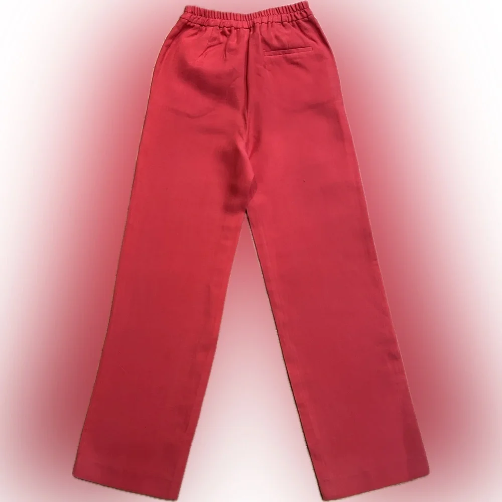 NWOT Zara SZ XS red pant w/front pockets, single faux rear pocket, waist 26”-28”